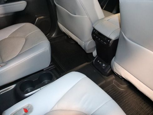 Used 2021 Toyota Highlander Platinum image 70