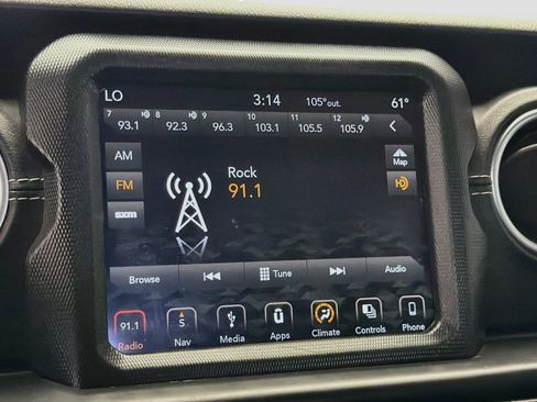 Used 2018 Jeep Wrangler Unlimited Sahara AWD/4WD image 9
