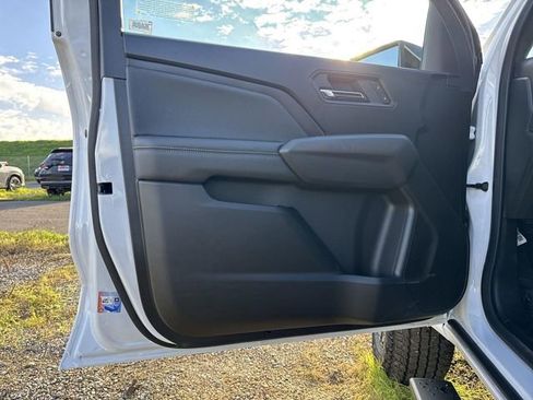 New 2026 GMC Canyon Elevation w/ LPO, Black Badging Package image 17