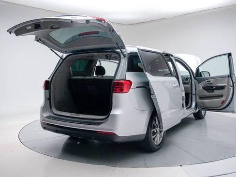 Used 2020 Kia Sedona EX FWD image 21