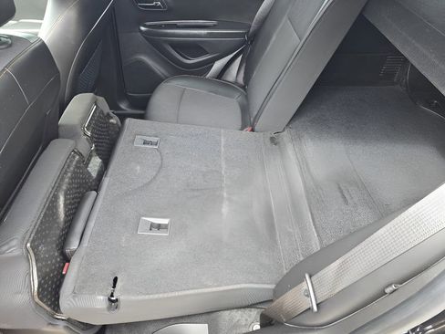 Used 2019 Chevrolet Trax LT w/ LT Convenience Package image 28