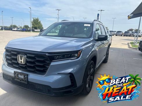 Used 2025 Honda Pilot Sport image 2