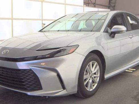 Used 2025 Toyota Camry LE w/ Convenience Package FWD image 1