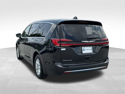 Used 2023 Chrysler Pacifica Touring-L FWD image 8