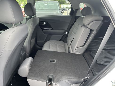 Used 2020 Kia Niro LXS FWD image 14