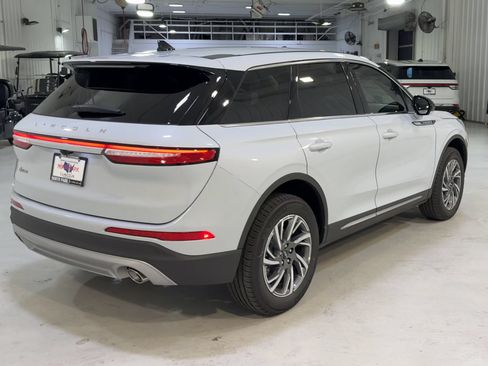 New 2026 Lincoln Corsair Premiere FWD image 9