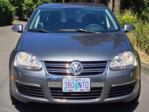 Used 2010 Volkswagen Jetta S image 5