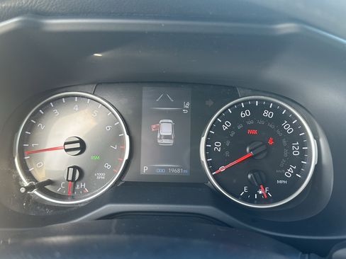 Used 2021 Toyota RAV4 XLE image 23