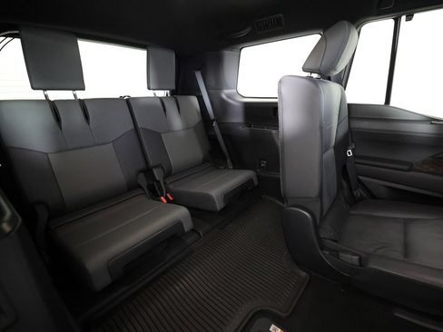Used 2024 Lexus GX 550 w/ Accessory Package (2T) AWD/4WD image 12