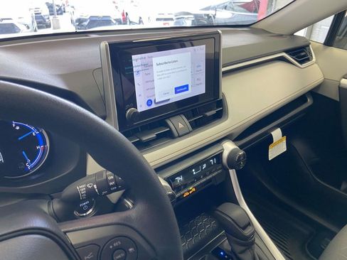 Used 2025 Toyota RAV4 XLE w/ Convenience Package image 23