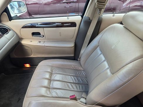 Used 1998 Lincoln Town Car Executive RWD image 22