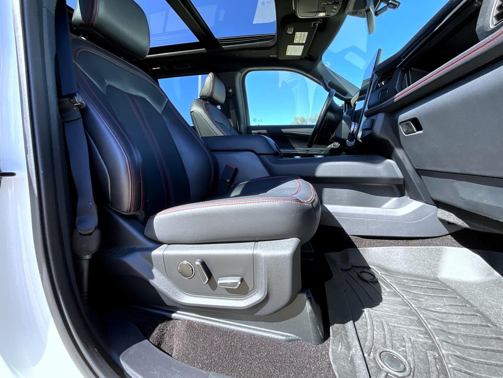 Used 2023 Ford Expedition Limited AWD/4WD image 18