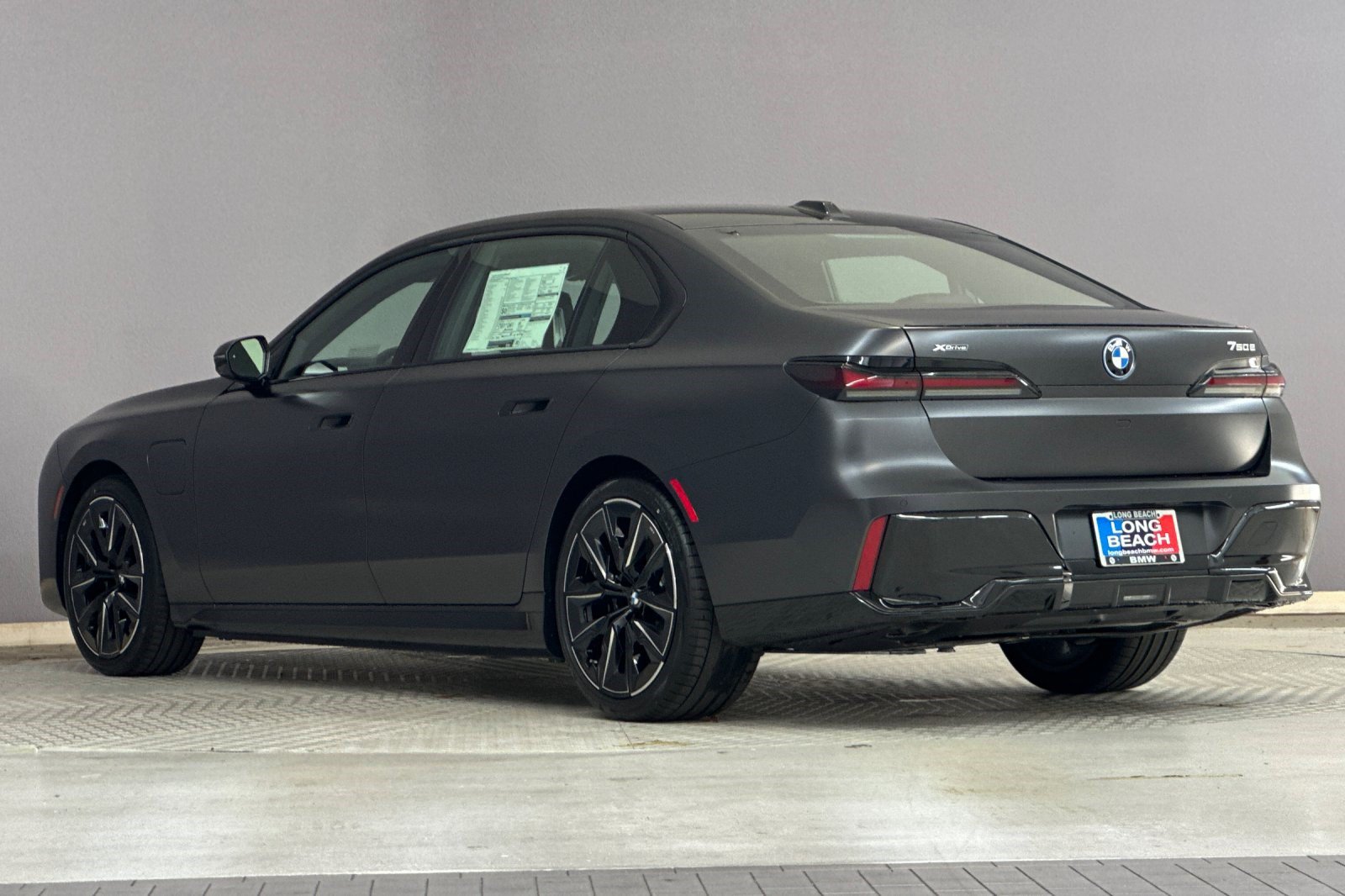 New 2026 BMW 750e xDrive w/ Premium Package AWD/4WD image 3
