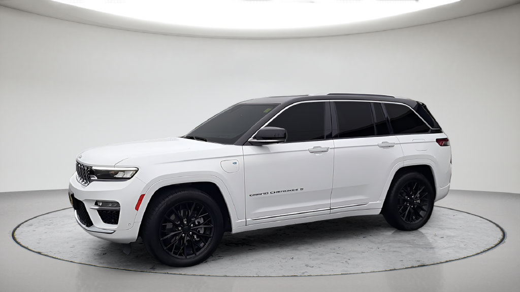 Used 2022 Jeep Grand Cherokee Summit w/ Advanced Protech Group IV AWD/4WD image 12
