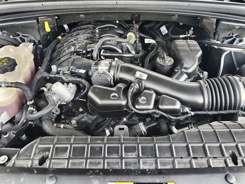 New 2025 Jeep Grand Cherokee Laredo w/ Luxury Tech Group I AWD/4WD image 32