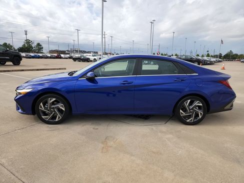Used 2025 Hyundai Elantra Limited image 8