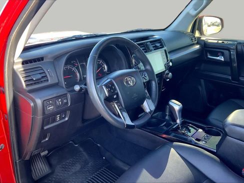 Used 2022 Toyota 4Runner TRD Off-Road Premium w/ Moonroof Package AWD/4WD image 18