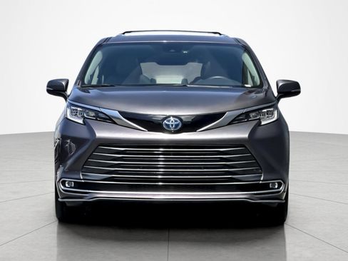 Certified 2024 Toyota Sienna Limited AWD/4WD image 8