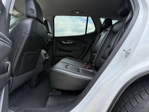 Used 2024 GMC Terrain SLT AWD/4WD image 28