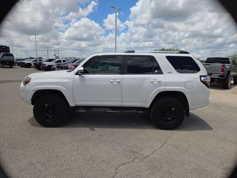 Used 2020 Toyota 4Runner SR5 Premium w/ Moonroof Package RWD image 6