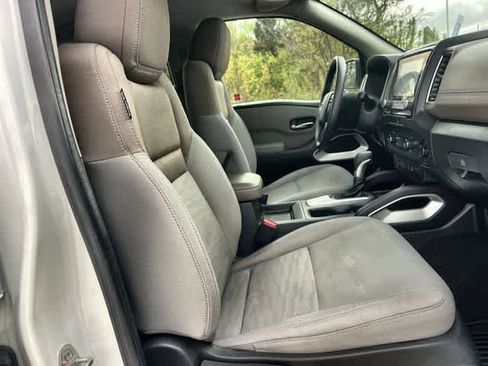 Used 2022 Nissan Frontier SV w/ Technology Package image 12