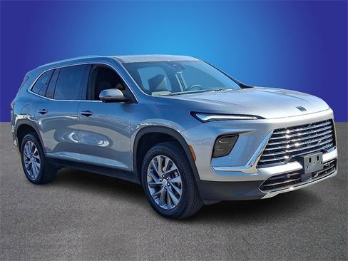 Used 2025 Buick Enclave Preferred image 3