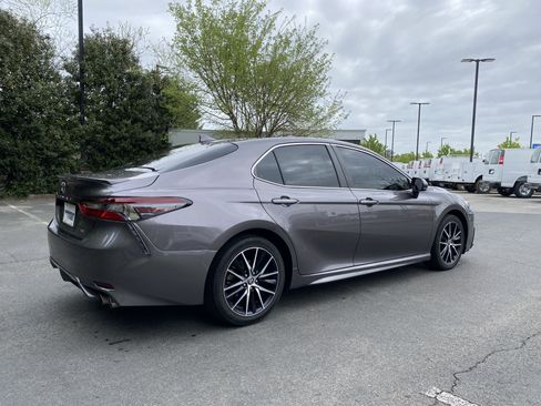 Used 2021 Toyota Camry SE image 9