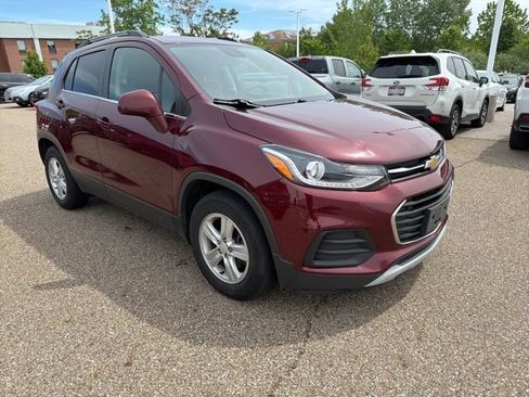 Used 2017 Chevrolet Trax LT FWD image 2