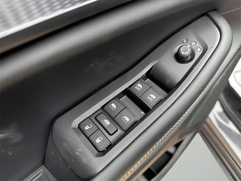 New 2025 Jeep Grand Cherokee L Altitude image 24