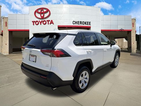 Used 2025 Toyota RAV4 LE AWD/4WD image 5