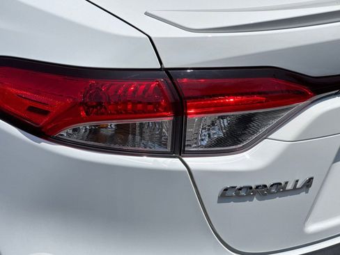 Certified 2022 Toyota Corolla SE w/ Carpet Mat Package (TMS) FWD image 32