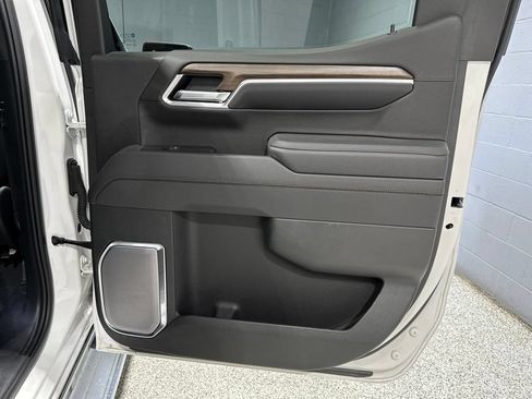 Certified 2025 Chevrolet Silverado 1500 High Country w/ Technology Package AWD/4WD image 19