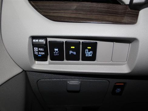 Used 2017 Toyota Sienna XLE w/ XLE Navigation Package FWD image 26