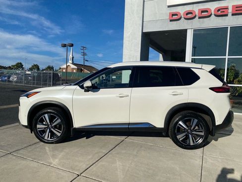 Used 2023 Nissan Rogue Platinum w/ Platinum Premium Package image 3