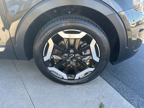 Used 2024 Kia Telluride EX w/ EX Captain's Chair Package image 13