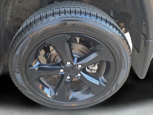 Used 2024 Jeep Grand Cherokee Limited w/ Luxury Tech Group II image 39