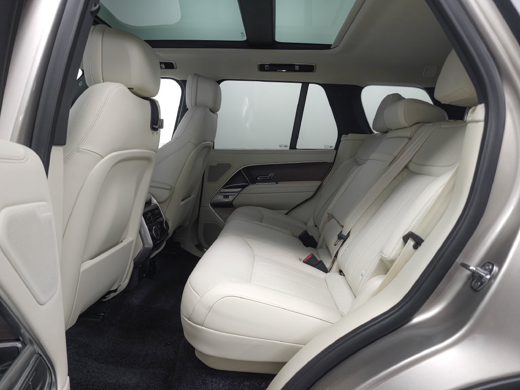 Used 2025 Land Rover Range Rover SE AWD/4WD image 32