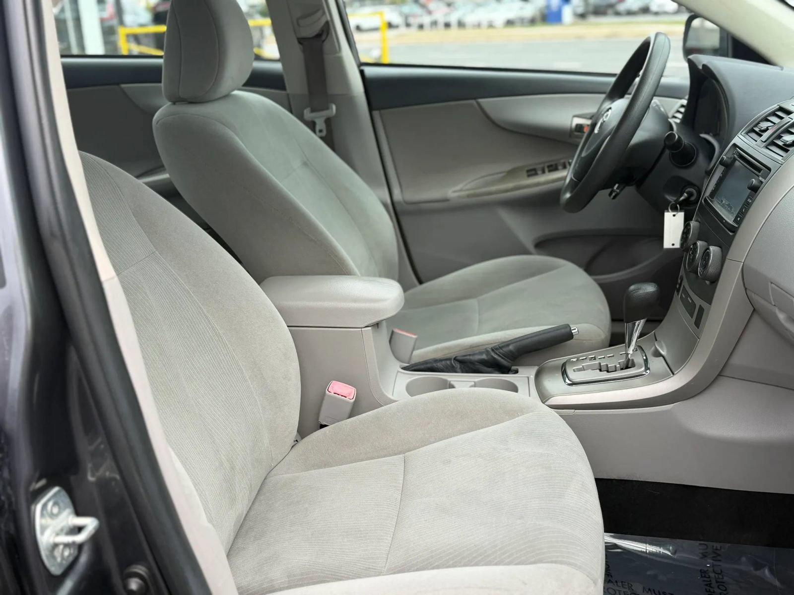 Used 2013 Toyota Corolla LE FWD image 19