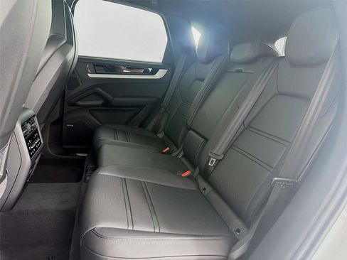 New 2025 Porsche Cayenne E-Hybrid image 18