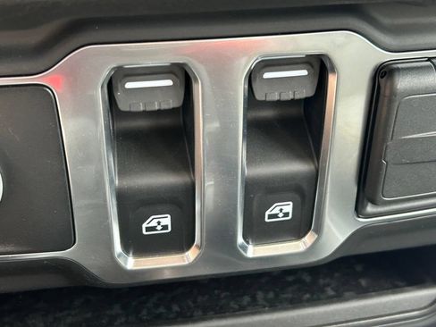 Used 2025 Jeep Wrangler Sport AWD/4WD image 25