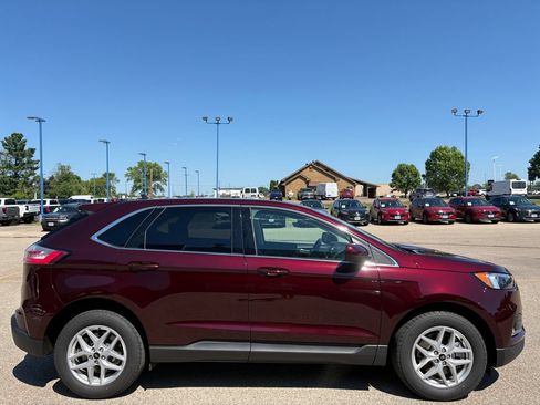 Used 2024 Ford Edge SEL w/ Convenience Package AWD/4WD image 4