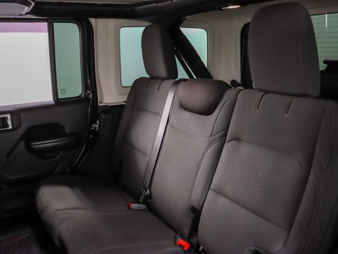 Used 2018 Jeep Wrangler Unlimited Sport S image 25