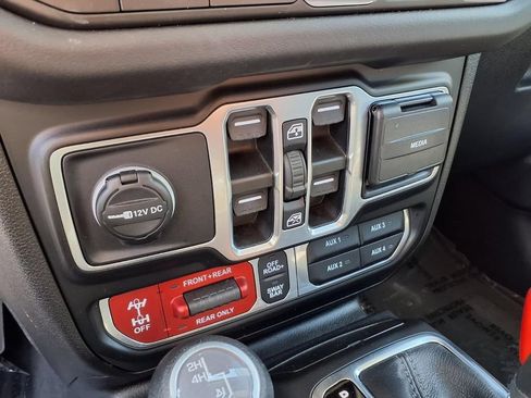 Used 2026 Jeep Gladiator Rubicon w/ Steel Power Dome Hood Package AWD/4WD image 10
