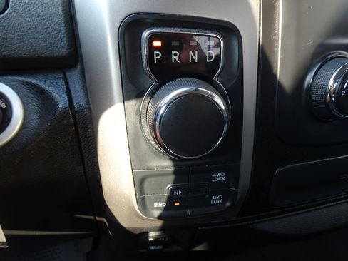 Used 2018 RAM 1500 Classic SLT AWD/4WD image 18