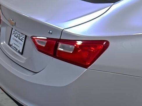 Used 2017 Chevrolet Malibu LT FWD image 13
