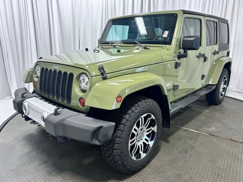 Used 2013 Jeep Wrangler Unlimited Sahara w/ Dual Top Group image 21
