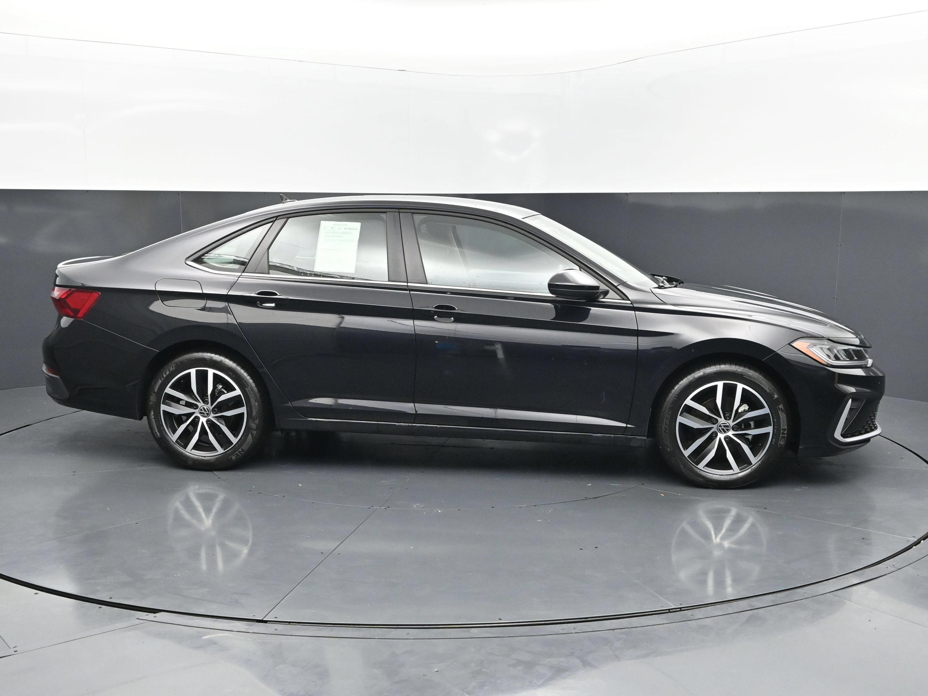 Used 2026 Volkswagen Jetta SE FWD image 6