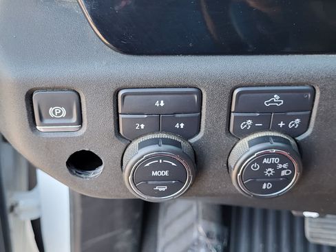 Used 2024 Chevrolet Silverado 2500 LT w/ Convenience Package AWD/4WD image 17