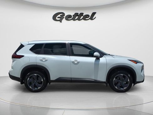 Certified 2025 Nissan Rogue SV w/ SV Premium Package FWD image 4