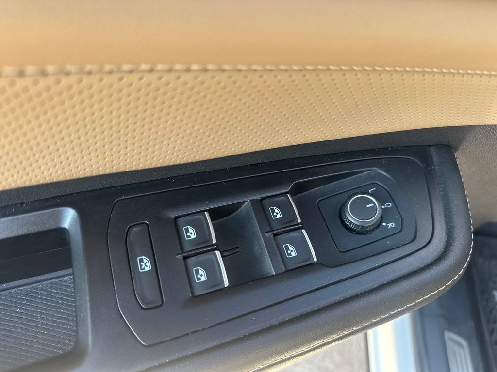 Used 2024 Volkswagen Atlas Cross Sport SE AWD/4WD image 10